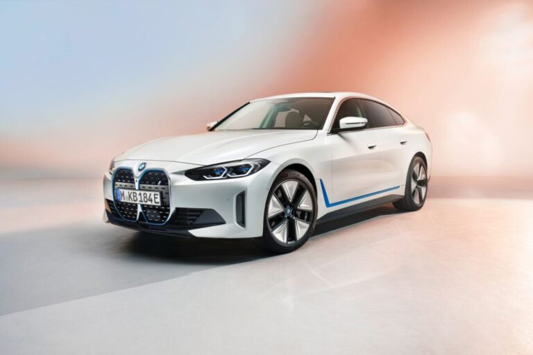 Ein erster Blick auf den voll elektrischen BMW i4 bei der Jahreskonferenz der BMW Group.