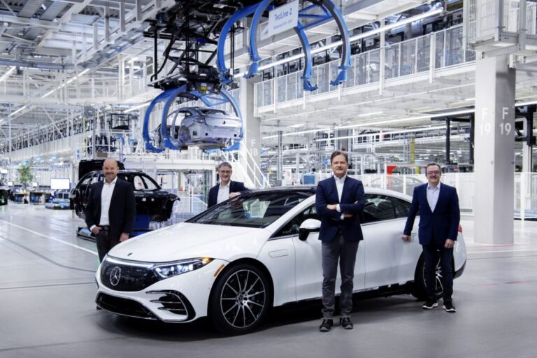 Erste Elektro-Limousine aus Mercedes-Benz Hightech-Produktion: Anlauf des EQS